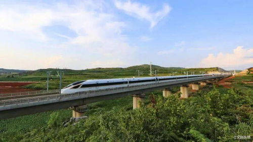 云南鐵路實(shí)施“高峰圖”服務(wù)，全力應(yīng)對(duì)超長(zhǎng)版黃金周220萬人次客流挑戰(zhàn)